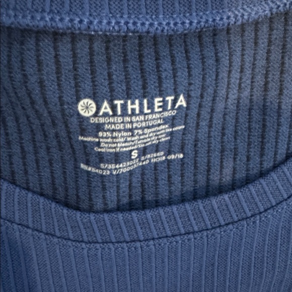 Athleta longSleeve textured active top Two-Tone Navy and Black size small - Picture 8 of 8